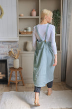 Load image into Gallery viewer, 100% Linen French Apron in Mint