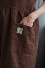 Load image into Gallery viewer, 100% Linen French Apron in Chocolate