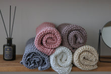 Load image into Gallery viewer, Linen Waffle Bath Towel in Cocoa
