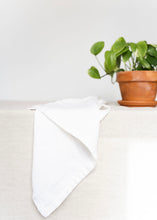 Load image into Gallery viewer, 100% Linen Classic Napkins in Simply White - Set of 4