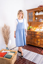 Load image into Gallery viewer, 100% Linen French Apron in Sky Blue