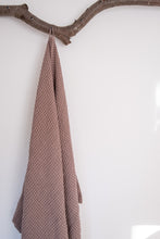 Load image into Gallery viewer, Linen Waffle Bath Towel in Cocoa