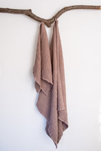 Load image into Gallery viewer, Linen Waffle Bath Towel in Cocoa