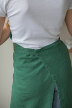 Load image into Gallery viewer, 100% Linen Italian Apron in Pine Green
