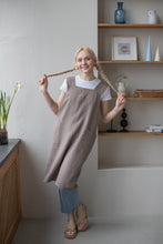 Load image into Gallery viewer, 100% Linen Japanese Apron in Truffle
