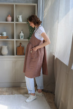 Load image into Gallery viewer, 100% Linen French Apron in Mauve
