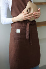 Load image into Gallery viewer, 100% Linen Italian Apron in Chocolate
