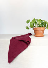 Load image into Gallery viewer, 100% Linen Classic Napkins in Bordeaux - Set of 4
