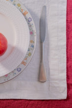Load image into Gallery viewer, 100% Linen Placemats in Simple White
