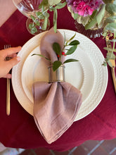 Load image into Gallery viewer, 100% Linen Classic Napkins in Oyster rose - Set of 4
