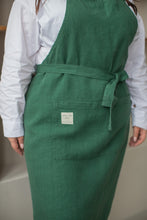 Load image into Gallery viewer, 100% Linen Italian Apron in Pine Green
